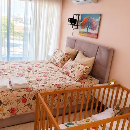 Casa Elegante V3 Moderna 2 Suites, Jardim E Garagem Privados Holiday home