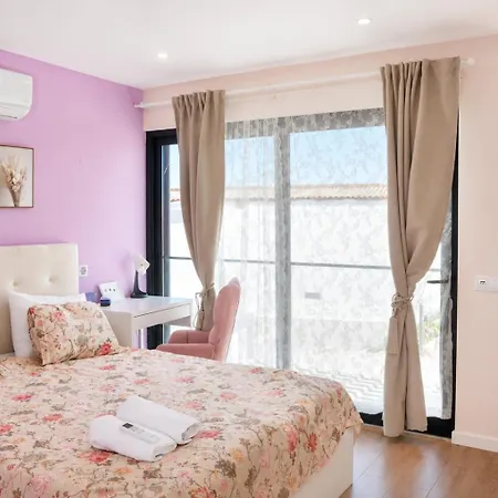 Casa Elegante T3 Moderna 2 Suítes, Jardim E Garagem Privados Casa de Férias Olhão