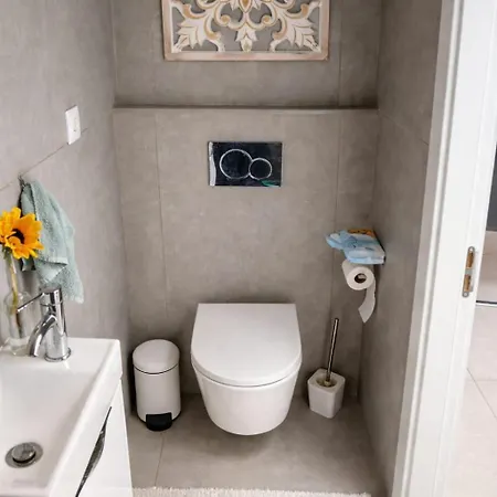 Holiday home Casa Elegante V3 Moderna 2 Suites, Jardim E Garagem Privados *